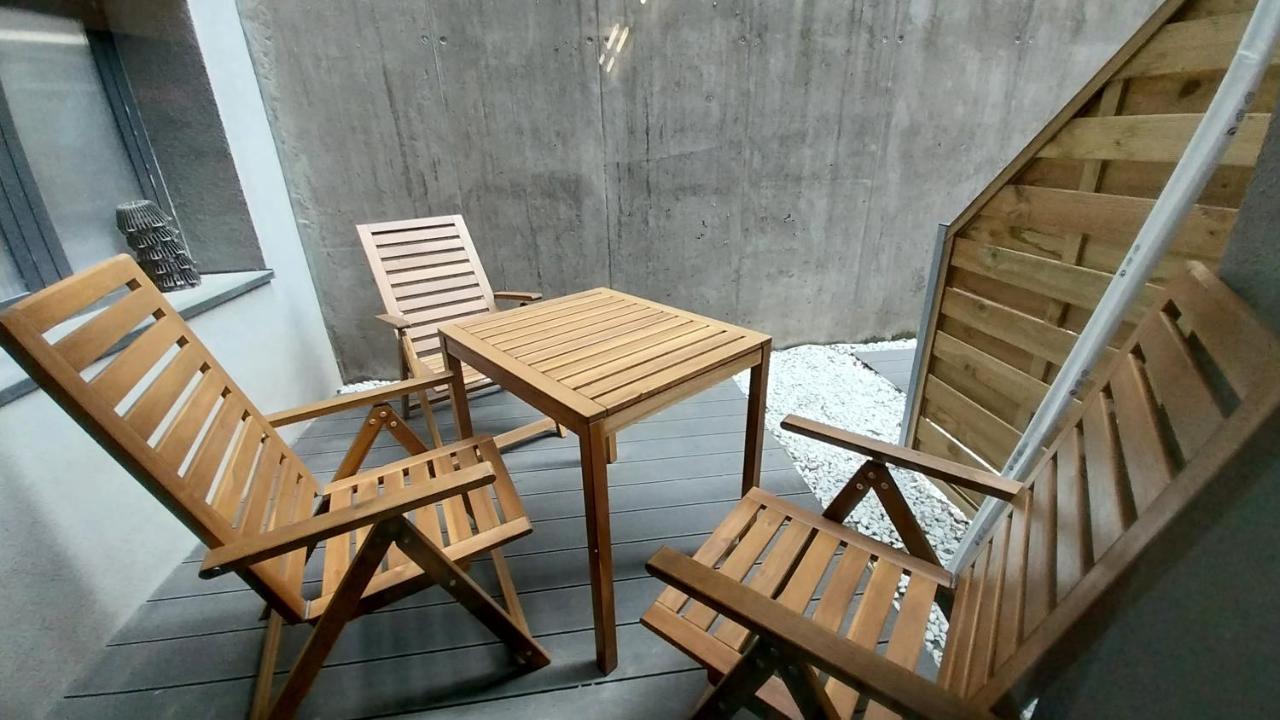 Peaceful Basement Apartment With Terrace & Free Gym Будапеща Екстериор снимка