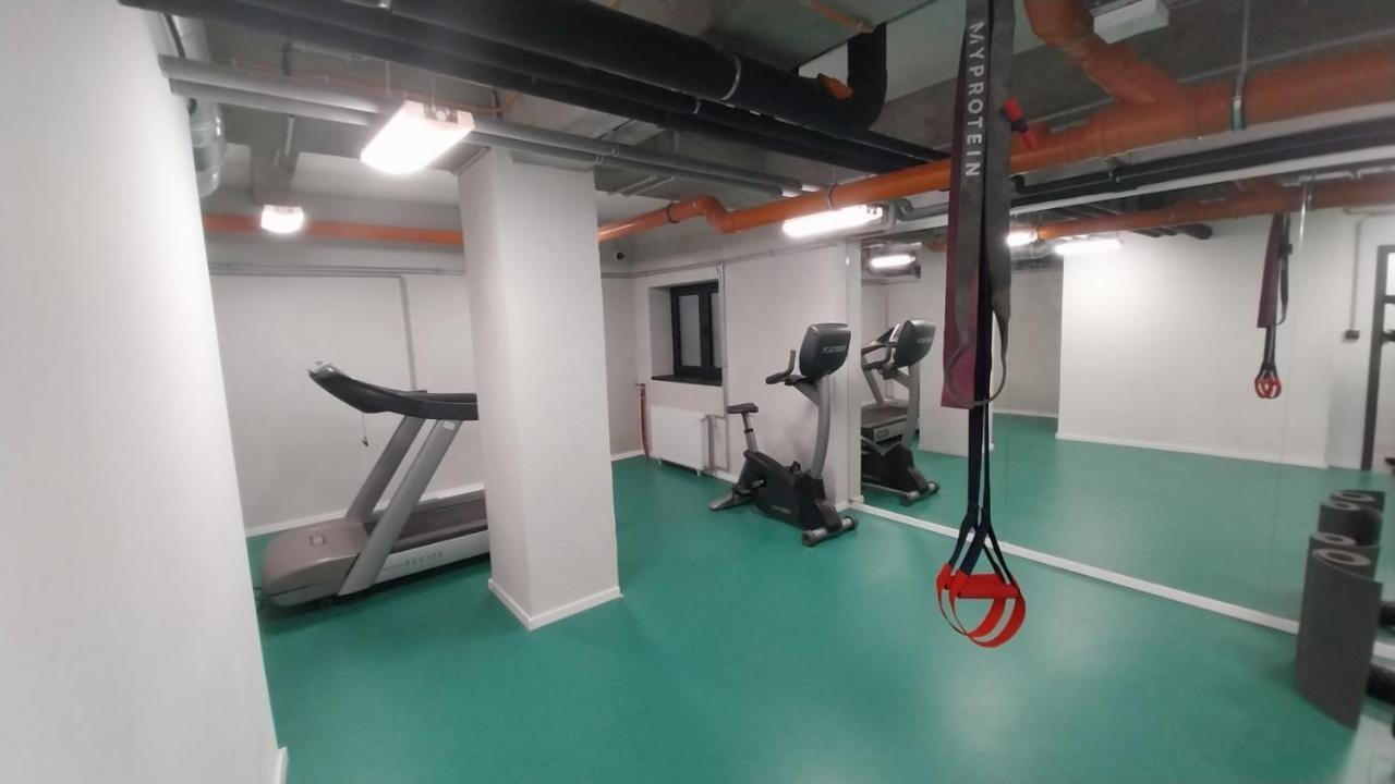 Peaceful Basement Apartment With Terrace & Free Gym Будапеща Екстериор снимка
