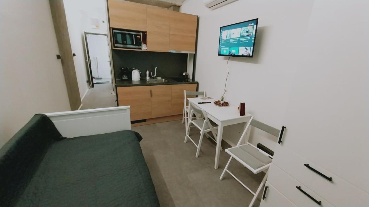 Peaceful Basement Apartment With Terrace & Free Gym Будапеща Екстериор снимка