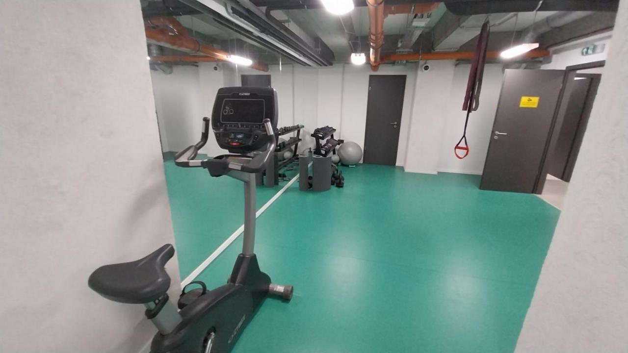 Peaceful Basement Apartment With Terrace & Free Gym Будапеща Екстериор снимка