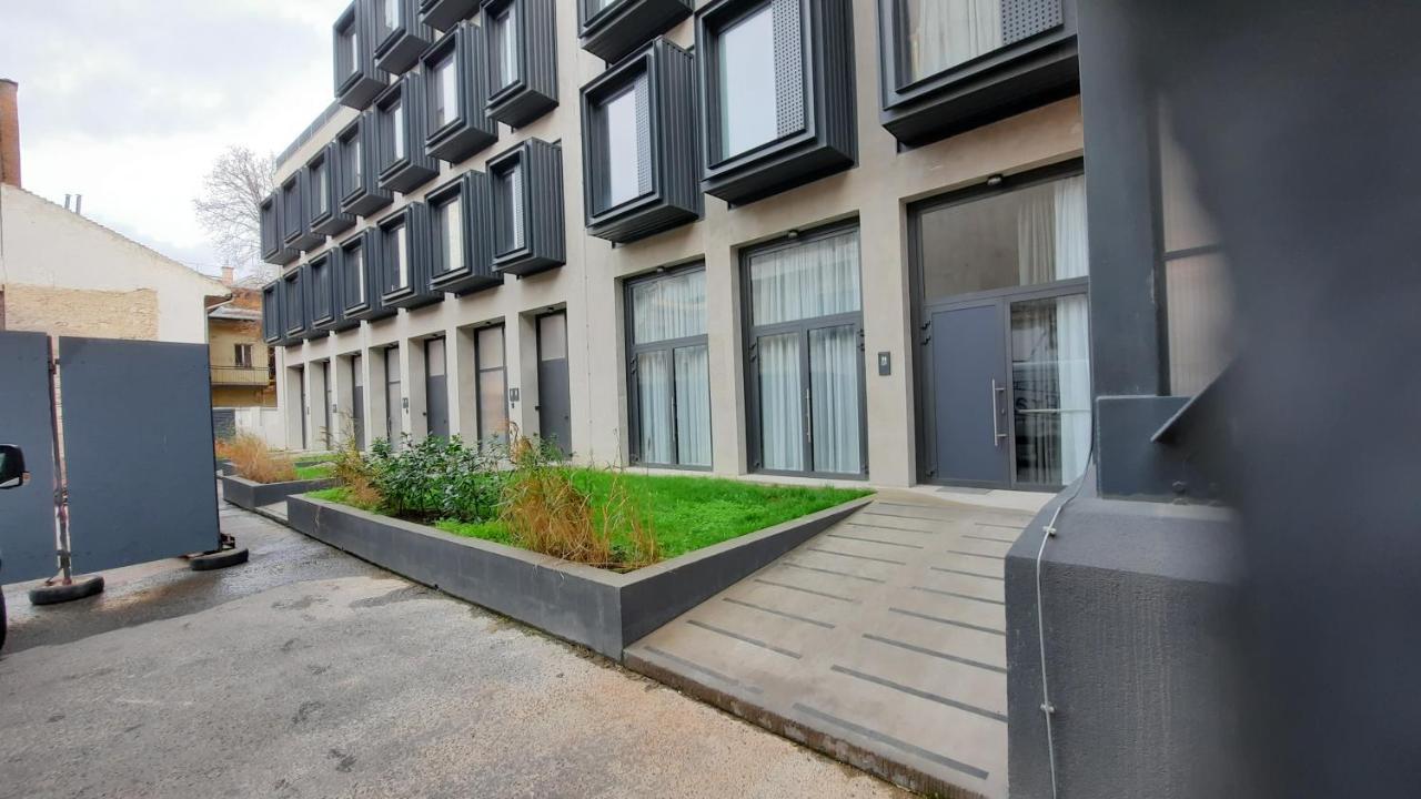 Peaceful Basement Apartment With Terrace & Free Gym Будапеща Екстериор снимка
