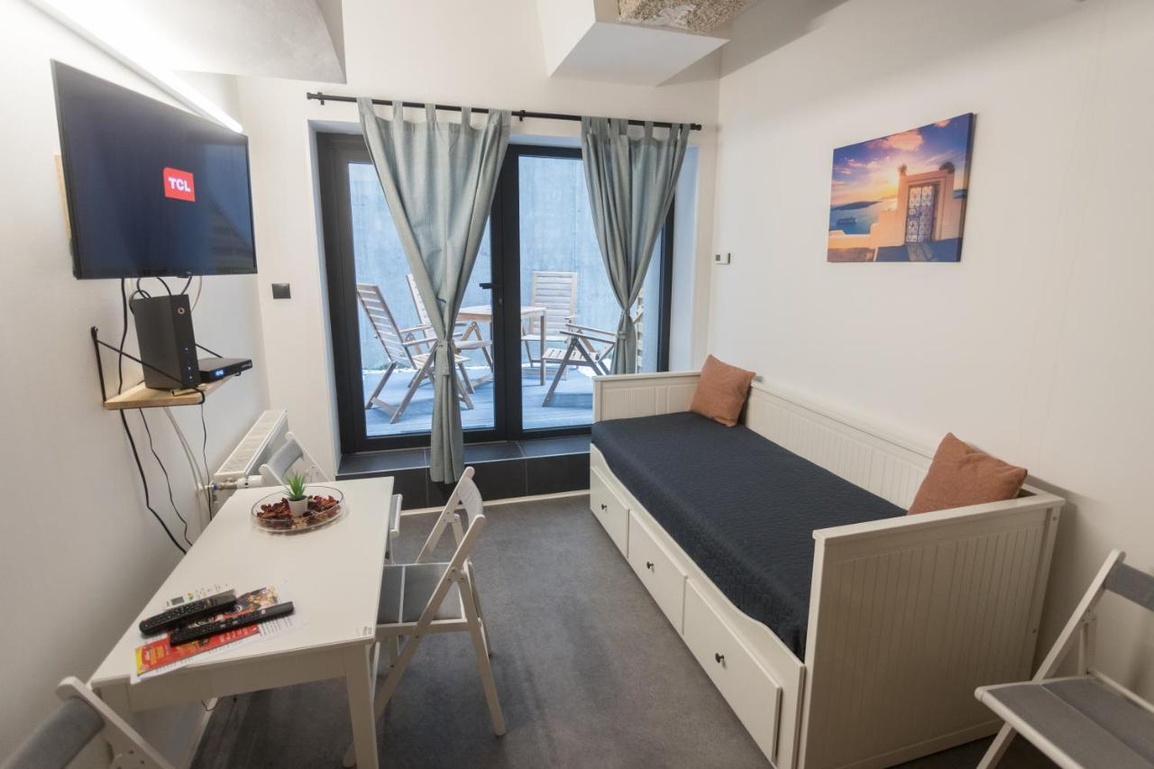 Peaceful Basement Apartment With Terrace & Free Gym Будапеща Екстериор снимка