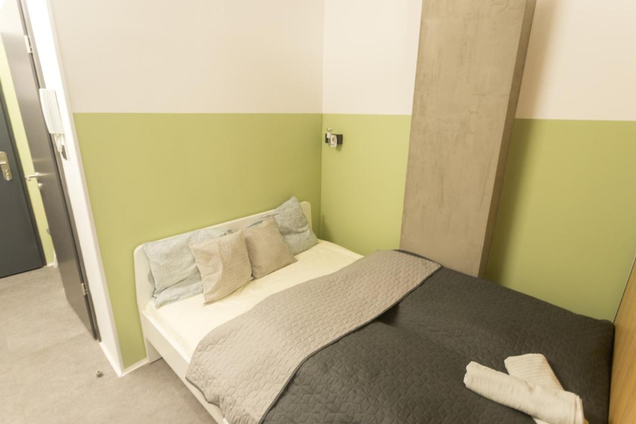 Peaceful Basement Apartment With Terrace & Free Gym Будапеща Екстериор снимка